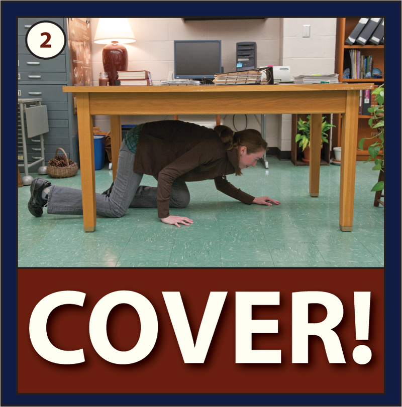 女人要一桌附近的地面。