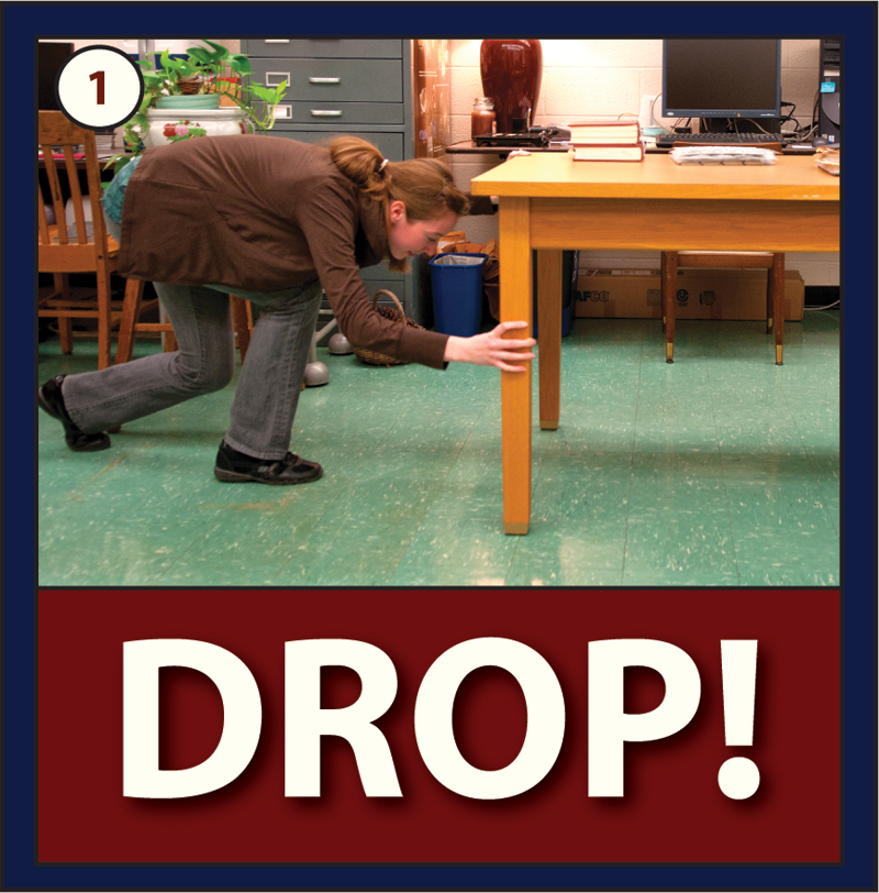 女人要一桌附近的地面。