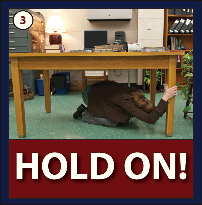 女人要一桌附近的地面。